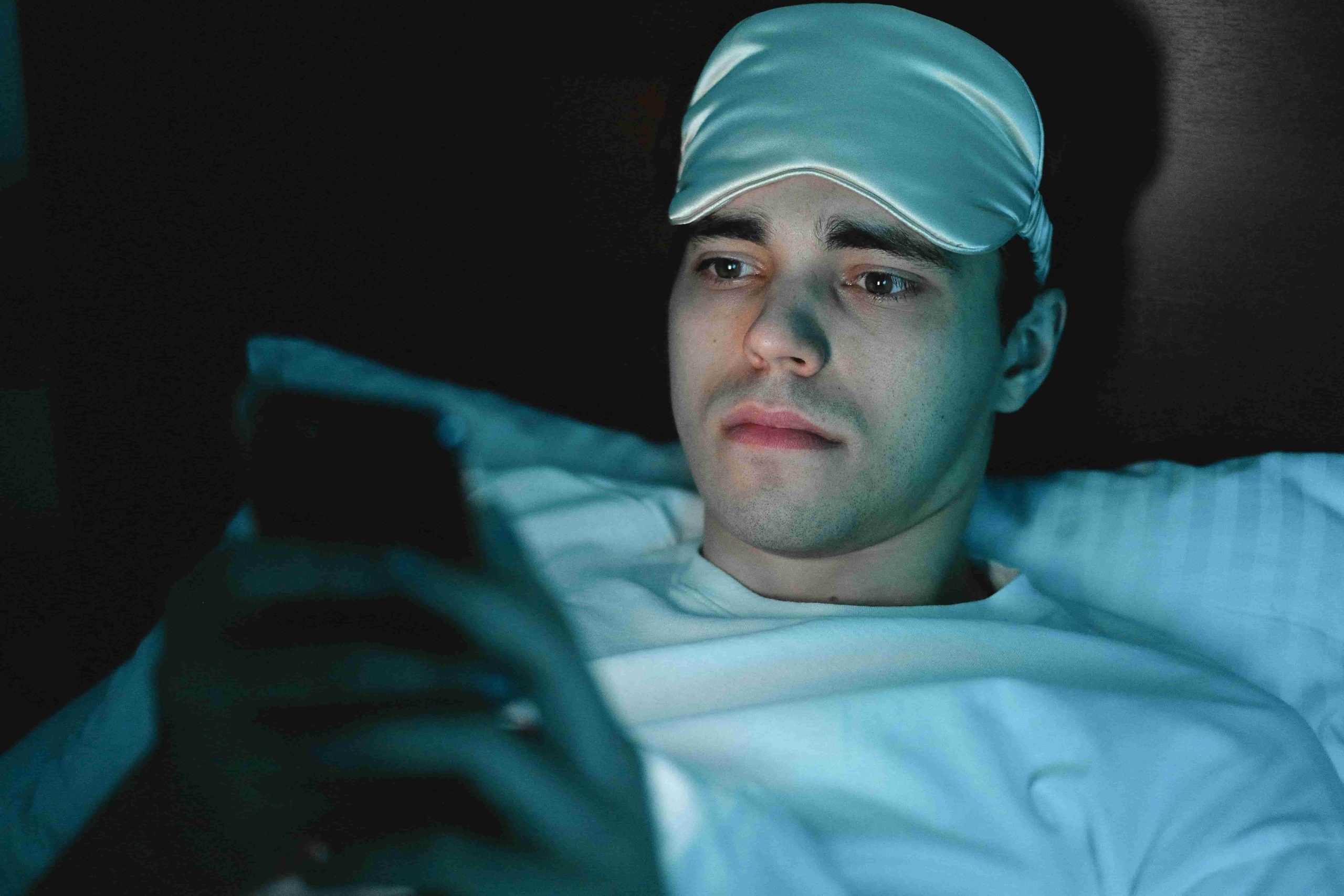 Blue Light affects deep sleep scaled