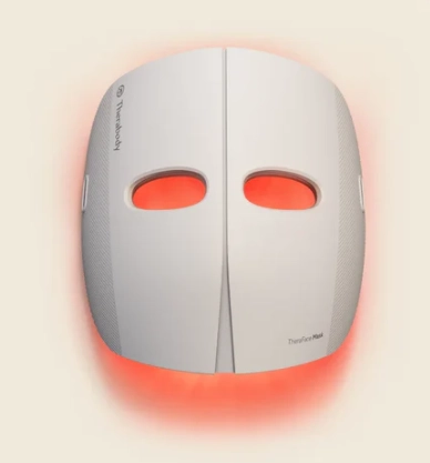 Red light therapy face mask for evening relaxation, skin recovery and better sleep